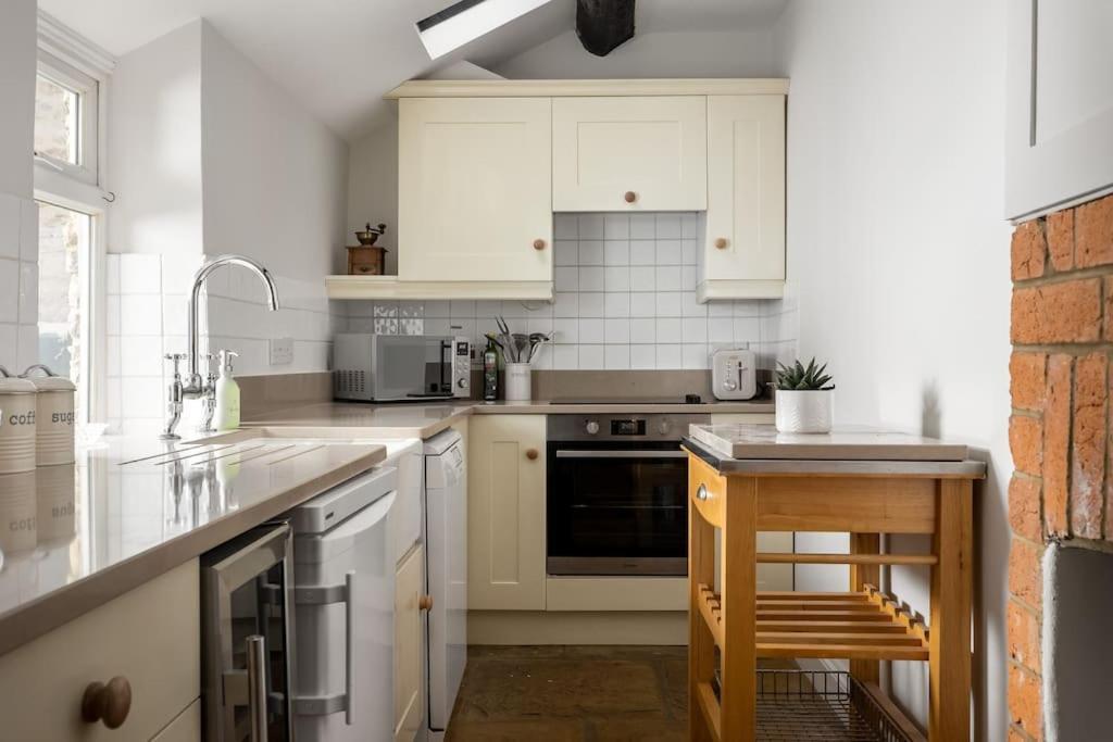 Charming 17Th Century Cotswold Cottage Adlestrop Екстер'єр фото