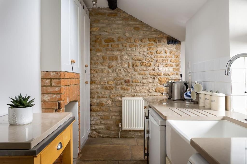 Charming 17Th Century Cotswold Cottage Adlestrop Екстер'єр фото