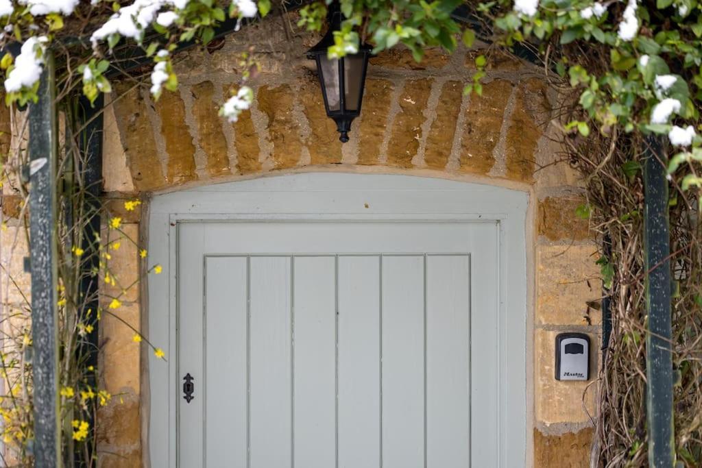 Charming 17Th Century Cotswold Cottage Adlestrop Екстер'єр фото